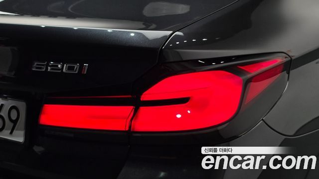 BMW 5-Series 2021 — photo 9
