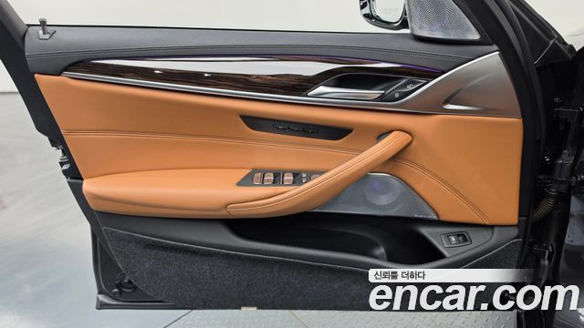 BMW 5-Series 2021 — photo 14