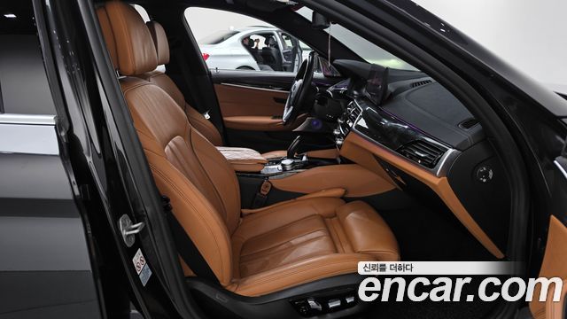 BMW 5-Series 2021 — photo 16