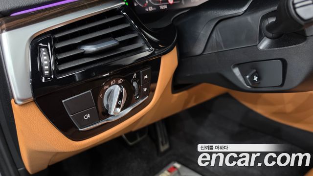 BMW 5-Series 2021 — photo 27