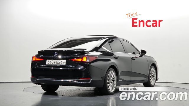 Lexus ES 2020 — photo 2