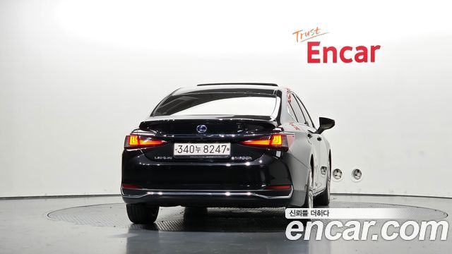 Lexus ES 2020 — photo 4