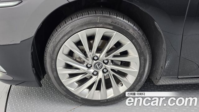 Lexus ES 2020 — photo 5