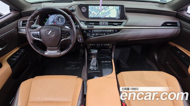 Lexus ES 2020 — photo 10