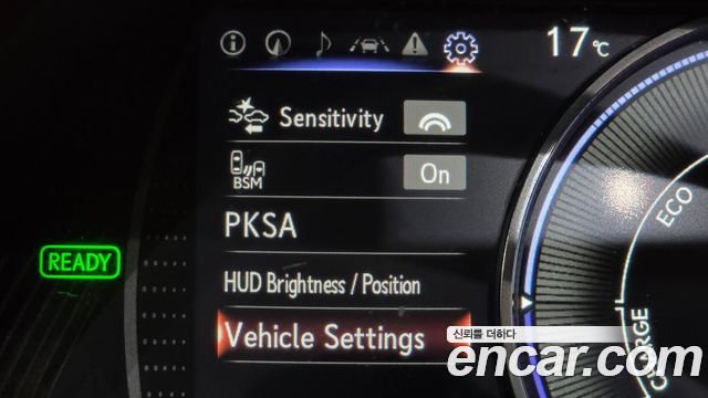 Lexus ES 2020 — photo 22