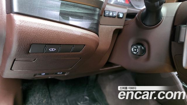 Lexus ES 2020 — photo 29