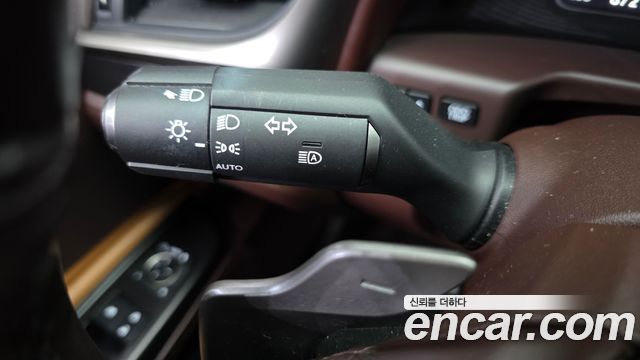 Lexus ES 2020 — photo 30