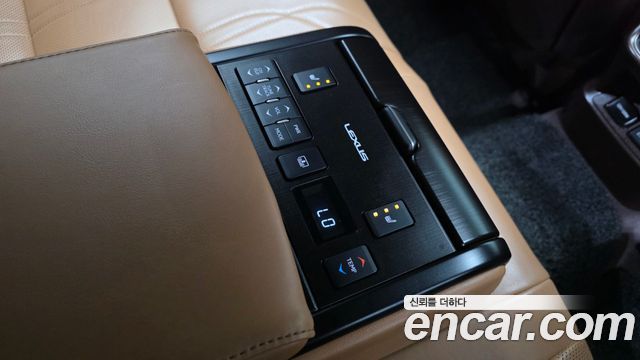 Lexus ES 2020 — photo 32