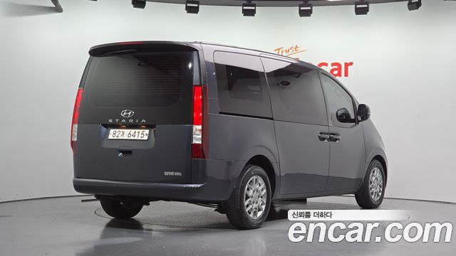 Hyundai Staria 2022 — photo 2
