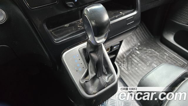 Hyundai Staria 2022 — photo 9