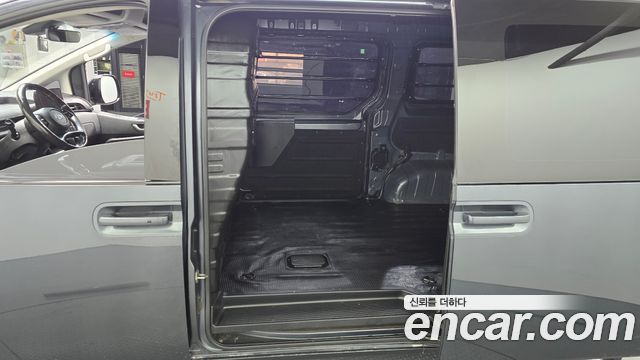 Hyundai Staria 2022 — photo 11