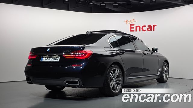 BMW 7-Series 2018 — photo 2