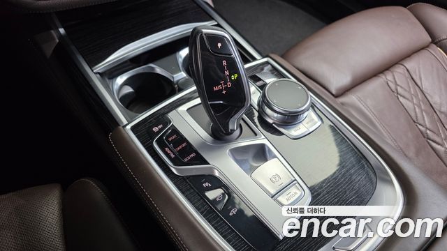 BMW 7-Series 2018 — photo 9