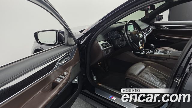 BMW 7-Series 2018 — photo 10