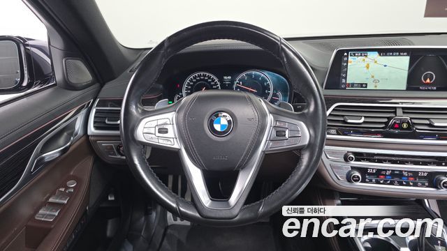 BMW 7-Series 2018 — photo 13