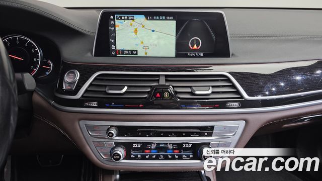 BMW 7-Series 2018 — photo 14