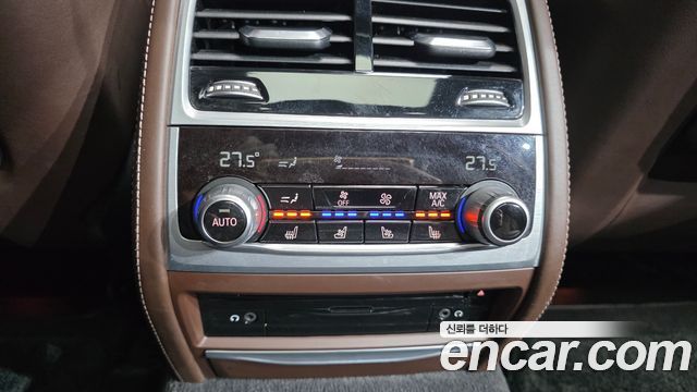 BMW 7-Series 2018 — photo 17