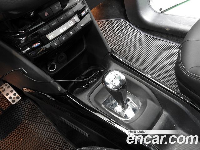 Peugeot 2008 2017 — photo 9