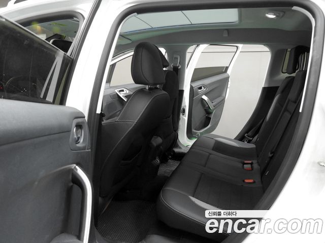 Peugeot 2008 2017 — photo 11