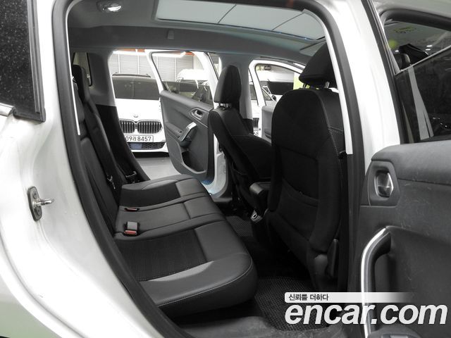 Peugeot 2008 2017 — photo 12