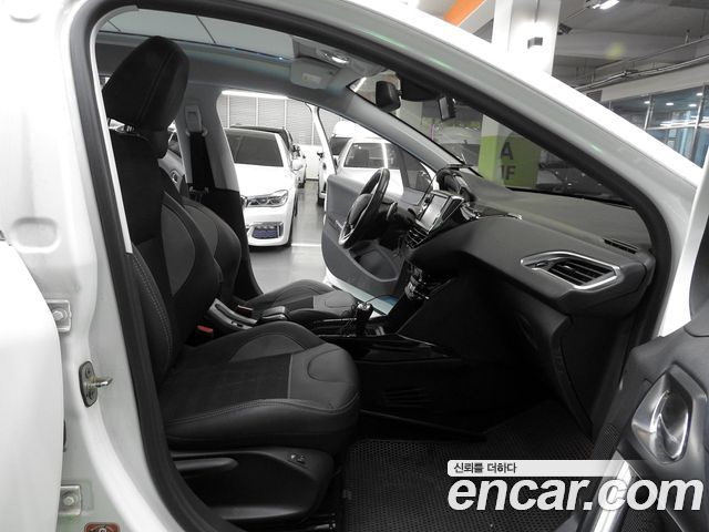 Peugeot 2008 2017 — photo 13
