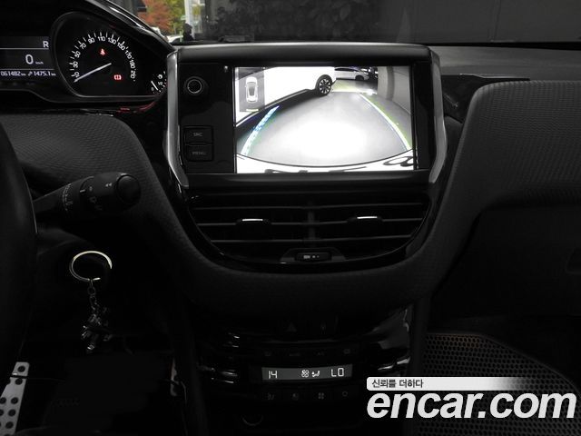Peugeot 2008 2017 — photo 15