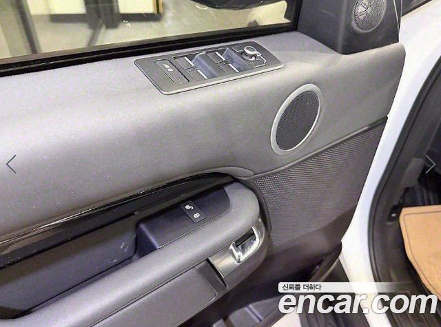 Land Rover Discovery 2018 — photo 12