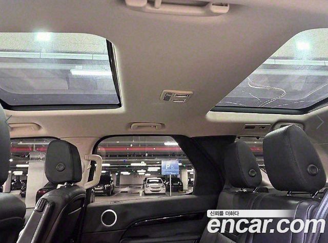 Land Rover Discovery 2018 — photo 13