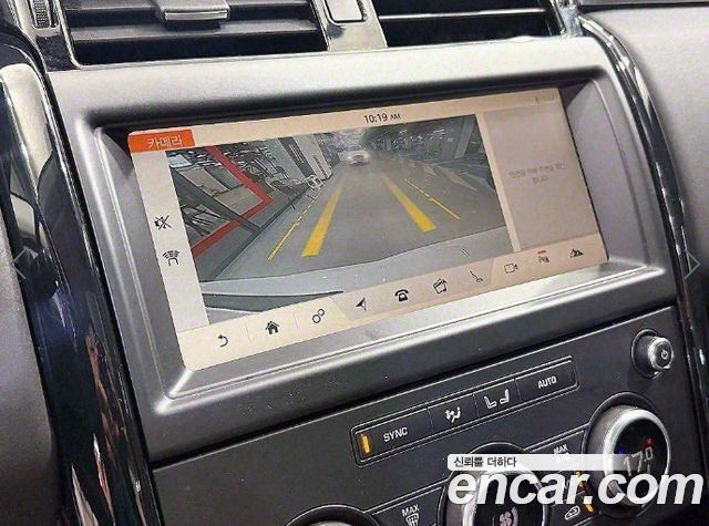 Land Rover Discovery 2018 — photo 14