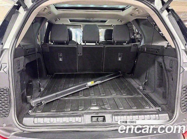 Land Rover Discovery 2018 — photo 17