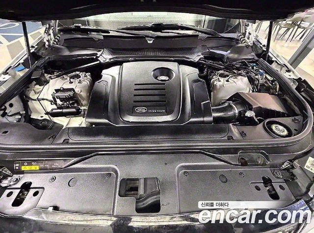 Land Rover Discovery 2018 — photo 18