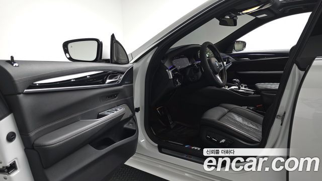BMW Gran Turismo 2023 — photo 13