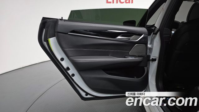 BMW Gran Turismo 2023 — photo 15