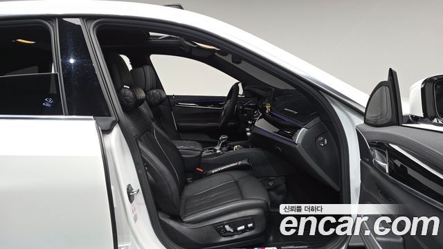 BMW Gran Turismo 2023 — photo 16
