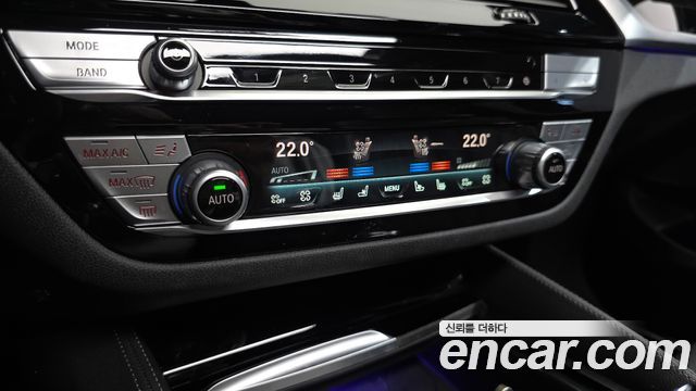 BMW Gran Turismo 2023 — photo 33
