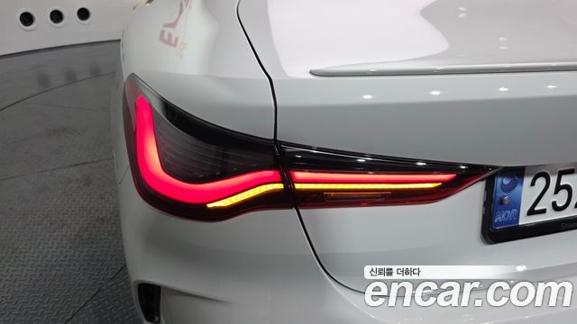 BMW 4-Series 2024 — photo 9