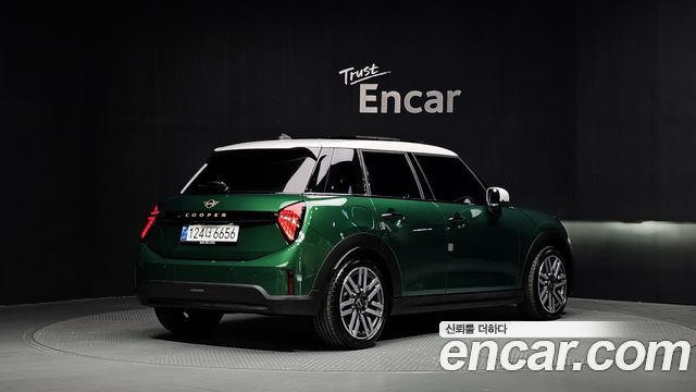 Mini Cooper 2025 — photo 2