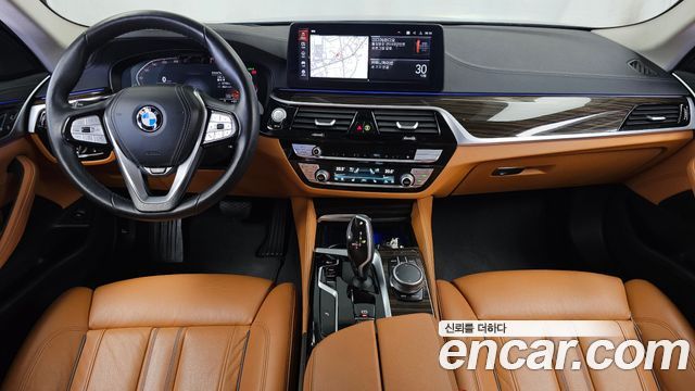 BMW 5-Series 2021 — photo 10