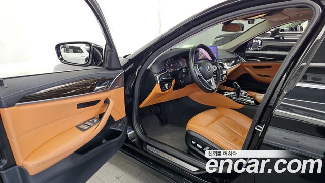 BMW 5-Series 2021 — photo 13