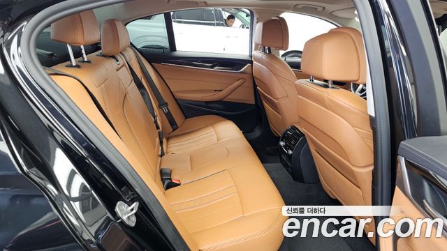 BMW 5-Series 2021 — photo 18
