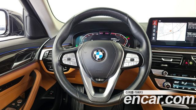BMW 5-Series 2021 — photo 19
