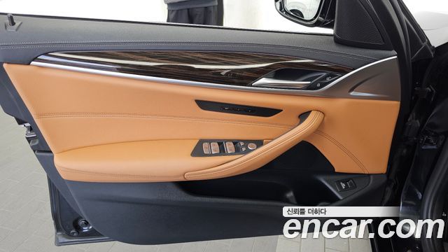 BMW 5-Series 2021 — photo 14