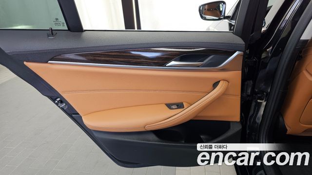 BMW 5-Series 2021 — photo 15