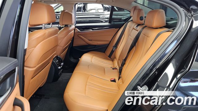 BMW 5-Series 2021 — photo 16