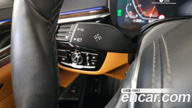 BMW 5-Series 2021 — photo 29