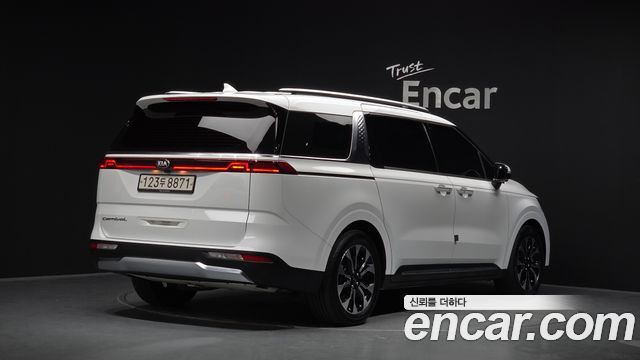 Kia Canival 2021 — photo 2