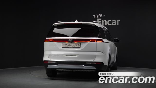 Kia Canival 2021 — photo 4