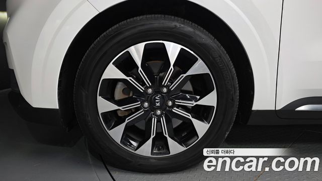 Kia Canival 2021 — photo 5