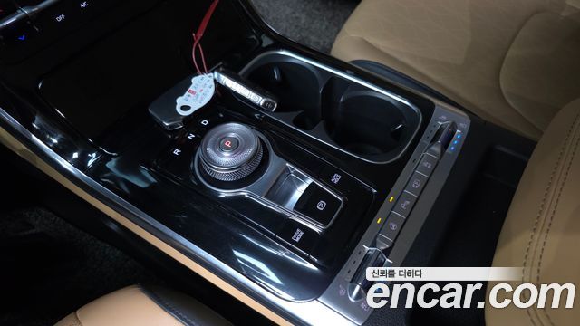 Kia Canival 2021 — photo 12