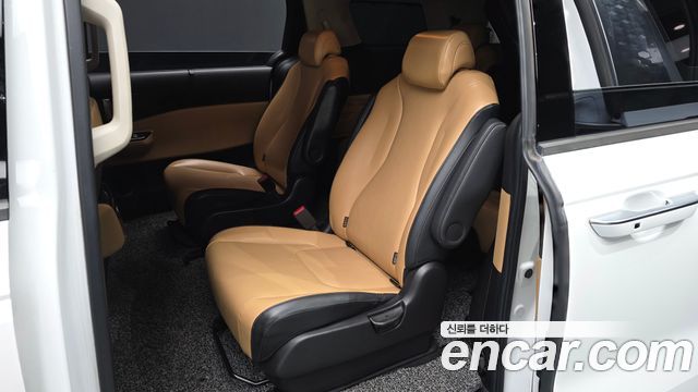 Kia Canival 2021 — photo 18